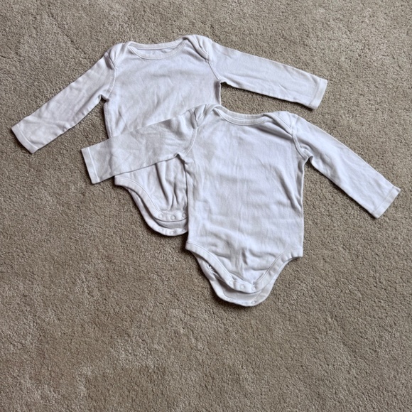 2 Outfits Primary Colors 12mo - Picture 2 of 5